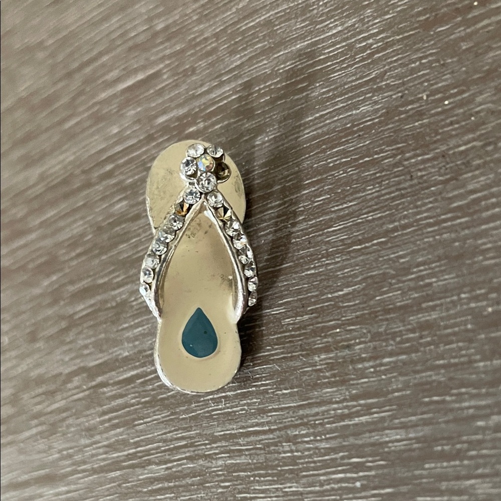 Artisan Flip Flop Brooch - Picture 6 of 6